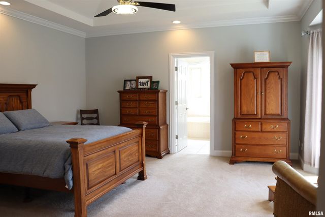 6800 N STONECREST Court, Peoria, IL 61615