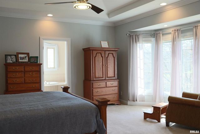 6800 N STONECREST Court, Peoria, IL 61615