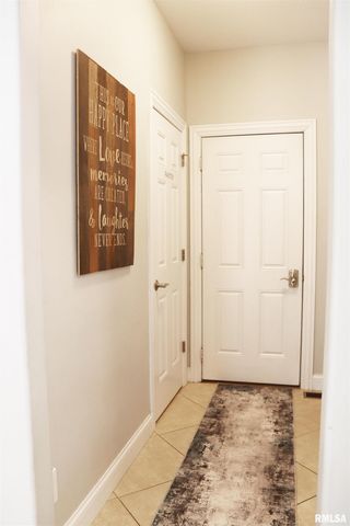 6800 N STONECREST Court, Peoria, IL 61615