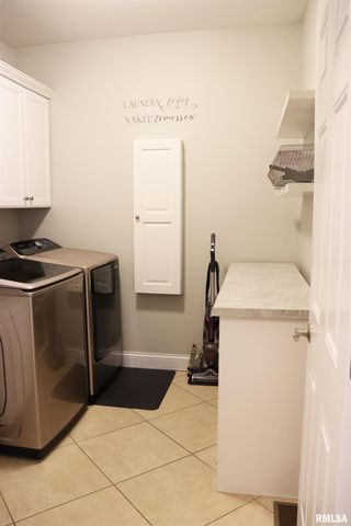 6800 N STONECREST Court, Peoria, IL 61615