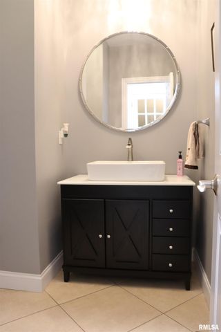 6800 N STONECREST Court, Peoria, IL 61615