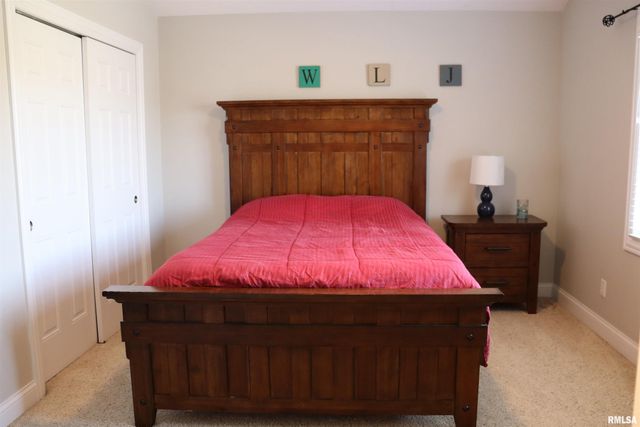 6800 N STONECREST Court, Peoria, IL 61615