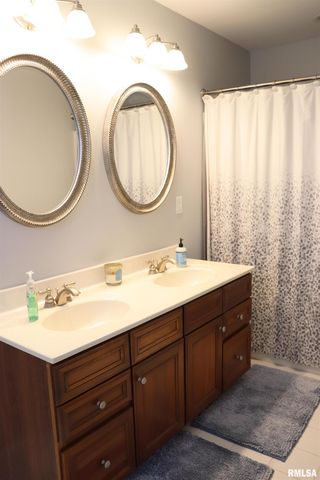 6800 N STONECREST Court, Peoria, IL 61615