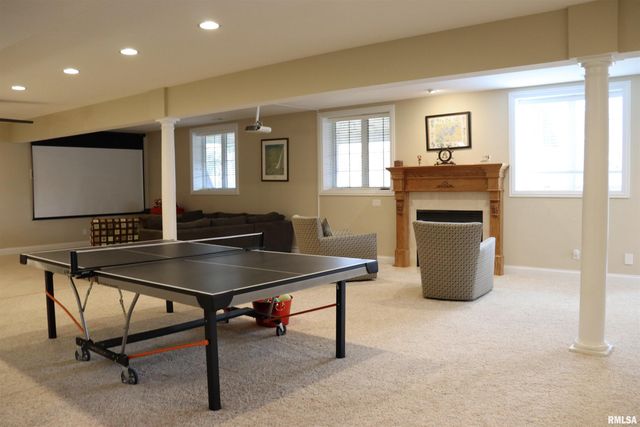 6800 N STONECREST Court, Peoria, IL 61615