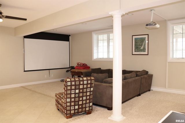 6800 N STONECREST Court, Peoria, IL 61615