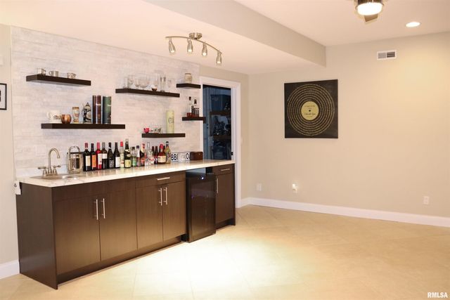 6800 N STONECREST Court, Peoria, IL 61615