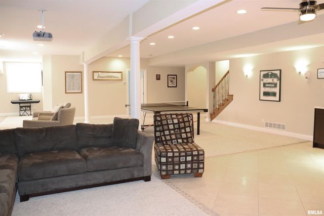 6800 N STONECREST Court, Peoria, IL 61615