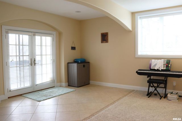 6800 N STONECREST Court, Peoria, IL 61615