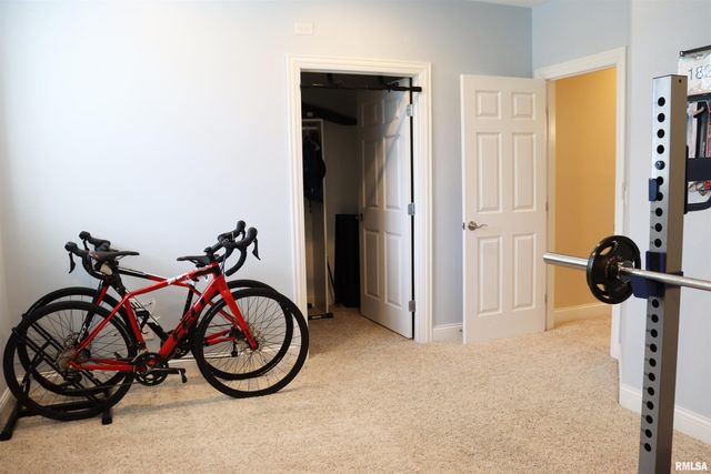 6800 N STONECREST Court, Peoria, IL 61615