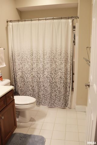 6800 N STONECREST Court, Peoria, IL 61615