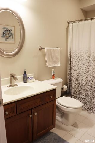 6800 N STONECREST Court, Peoria, IL 61615