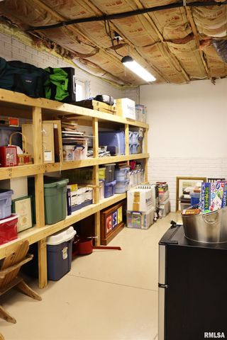 6800 N STONECREST Court, Peoria, IL 61615