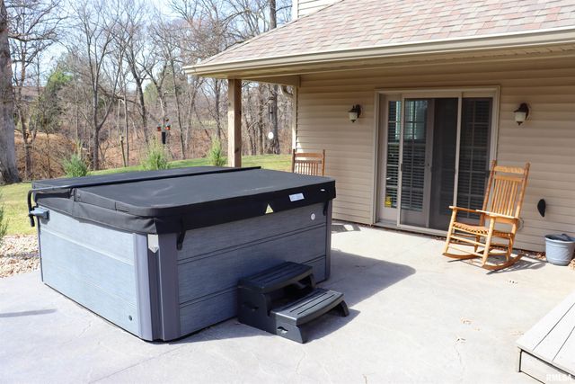 6800 N STONECREST Court, Peoria, IL 61615