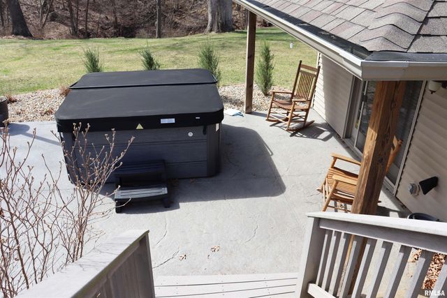 6800 N STONECREST Court, Peoria, IL 61615