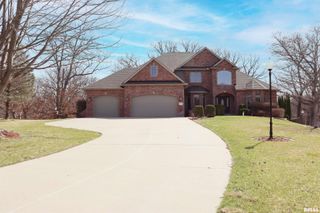 6800 N STONECREST Court, Peoria, IL 61615