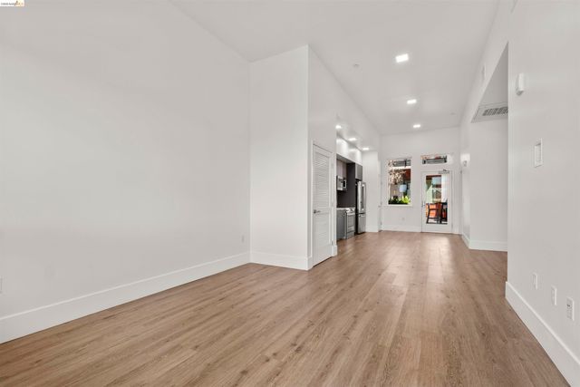 1545 32nd Street 208, Oakland, CA 94608