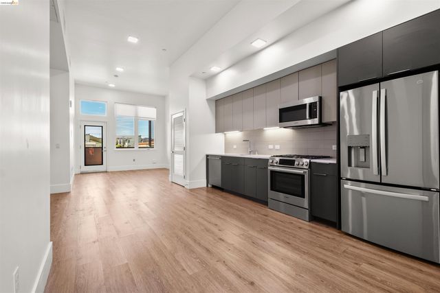 1545 32nd Street 208, Oakland, CA 94608