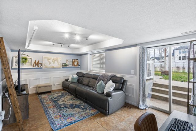 1427 W SILVERCREEK DR, Layton, UT 84041