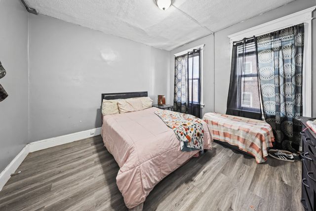 127 Lounsbury Street, Waterbury, CT 06706