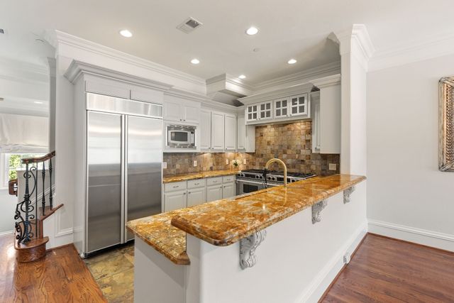 2214 Worthington Street, Dallas, TX 75204