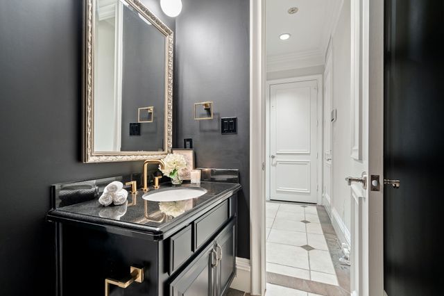 2214 Worthington Street, Dallas, TX 75204