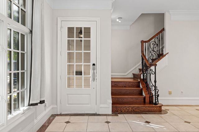 2214 Worthington Street, Dallas, TX 75204