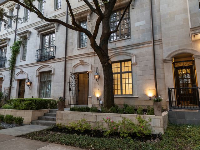 2214 Worthington Street, Dallas, TX 75204