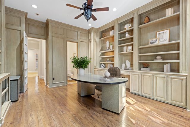 2214 Worthington Street, Dallas, TX 75204