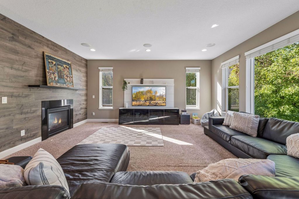 1078 Rosemary Circle, Chaska, MN 55318 — photo 4