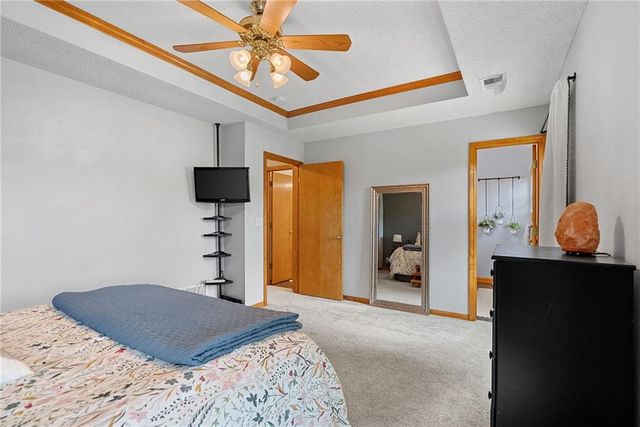 15444 S Wyandotte Drive, Olathe, KS 66062
