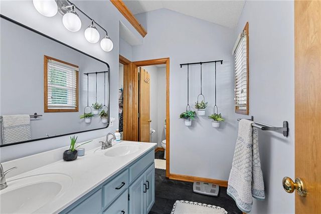 15444 S Wyandotte Drive, Olathe, KS 66062