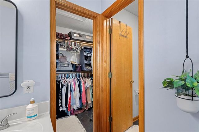 15444 S Wyandotte Drive, Olathe, KS 66062