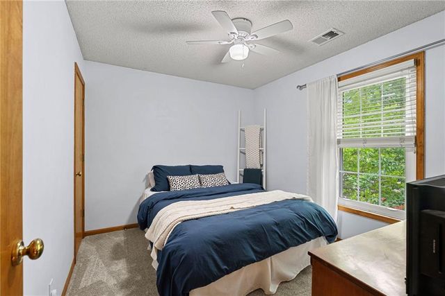 15444 S Wyandotte Drive, Olathe, KS 66062