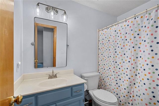 15444 S Wyandotte Drive, Olathe, KS 66062