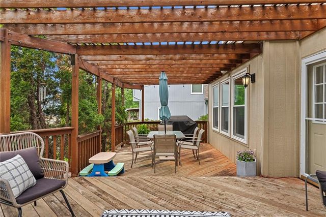 15444 S Wyandotte Drive, Olathe, KS 66062