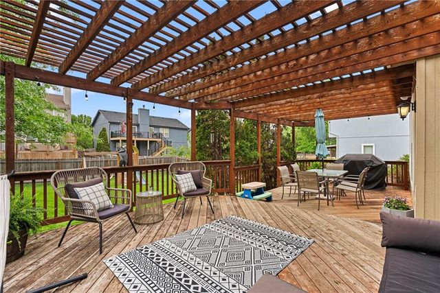 15444 S Wyandotte Drive, Olathe, KS 66062