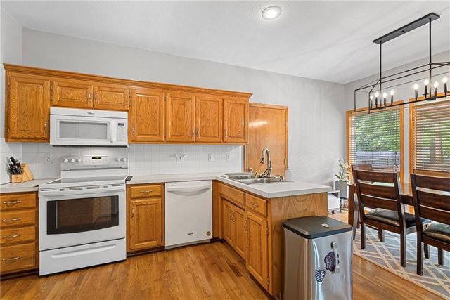 15444 S Wyandotte Drive, Olathe, KS 66062