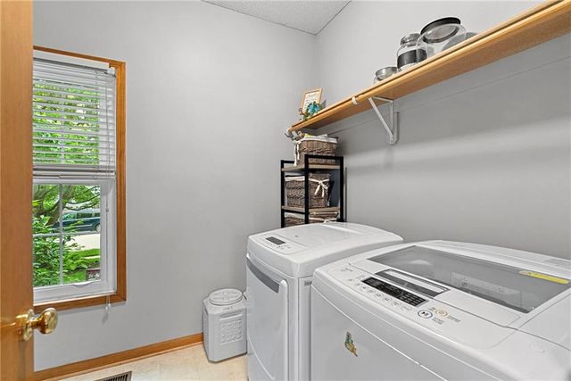 15444 S Wyandotte Drive, Olathe, KS 66062