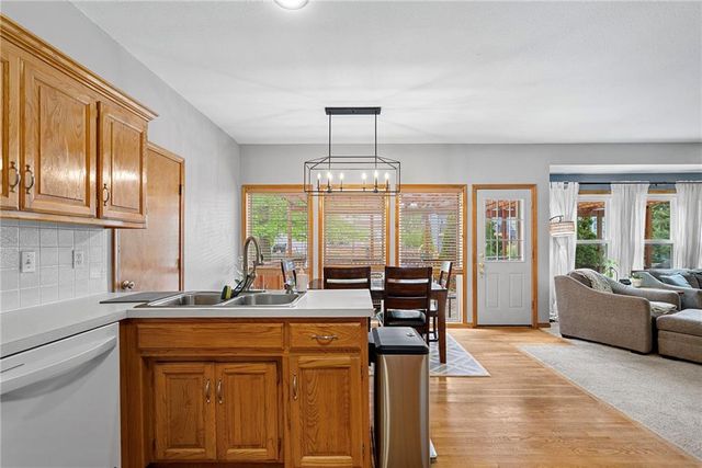 15444 S Wyandotte Drive, Olathe, KS 66062