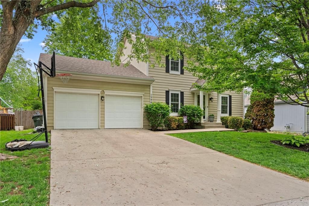 15444 S Wyandotte Drive, Olathe, KS 66062