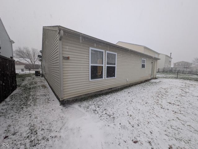 9128 Stones Bluff Place, Indianapolis, IN 46113