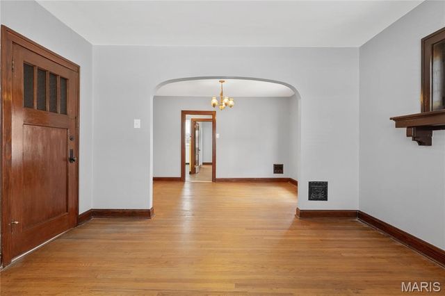 4932 Pernod Avenue, St Louis, MO 63139