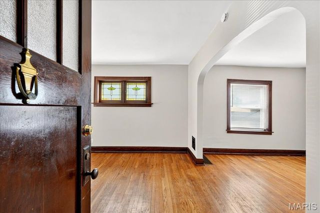 4932 Pernod Avenue, St Louis, MO 63139