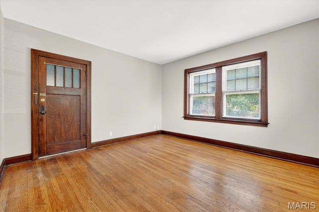 4932 Pernod Avenue, St Louis, MO 63139