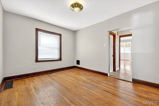 4932 Pernod Avenue, St Louis, MO 63139