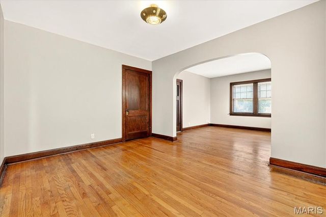 4932 Pernod Avenue, St Louis, MO 63139