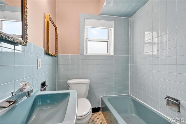 4932 Pernod Avenue, St Louis, MO 63139