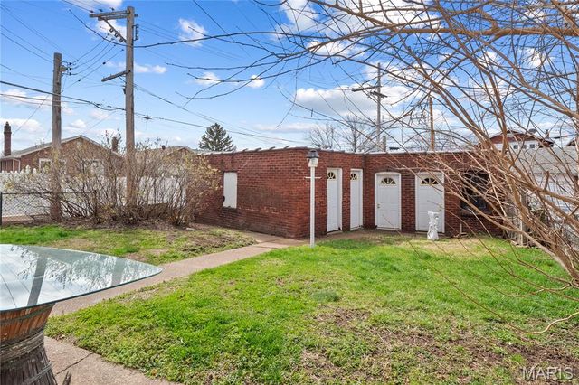4932 Pernod Avenue, St Louis, MO 63139