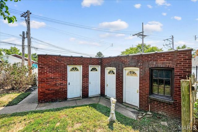 4932 Pernod Avenue, St Louis, MO 63139
