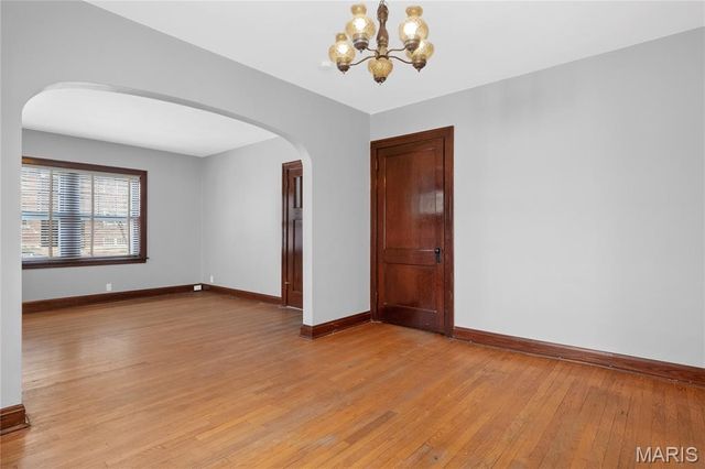 4932 Pernod Avenue, St Louis, MO 63139